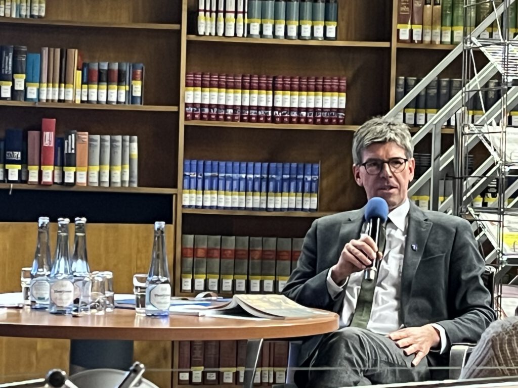 Cum tempore, Jäckel, Uni, Trier